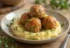 Мясные тефтели с картофельным пюре при подаче