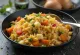 Арроз Чауфа с овощами, ломтиками яйца и жареными овощами
