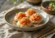 Инари-суши с начинкой из риса и кимчи, посыпанные кунжутом