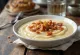 Сливочный картофельный крем-суп с беконом при подаче