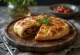 Охотничье кальцоне, запеченное до золотистого цвета