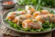 Фо куон с острым соусом, куриное мясо, завернутое в рисовую бумагу, с овощами и острым соусом