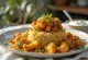 Маклюба с цветной капустой, слоеное рисовое блюдо с курицей, поданное на блюде